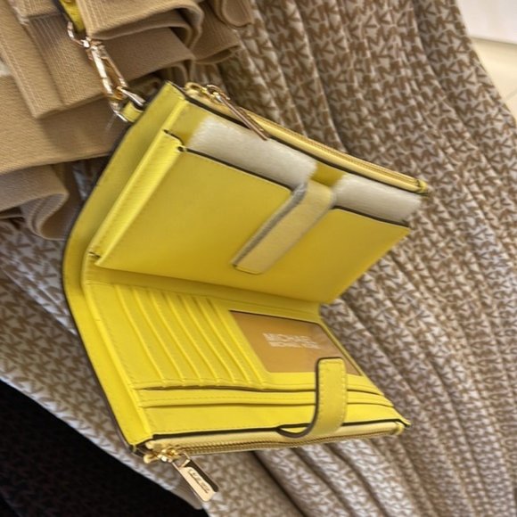 Michael Kors Jet Set Travel Large Double Zip Leather Wristlet Sunshine Yellow - Picture 6 of 16